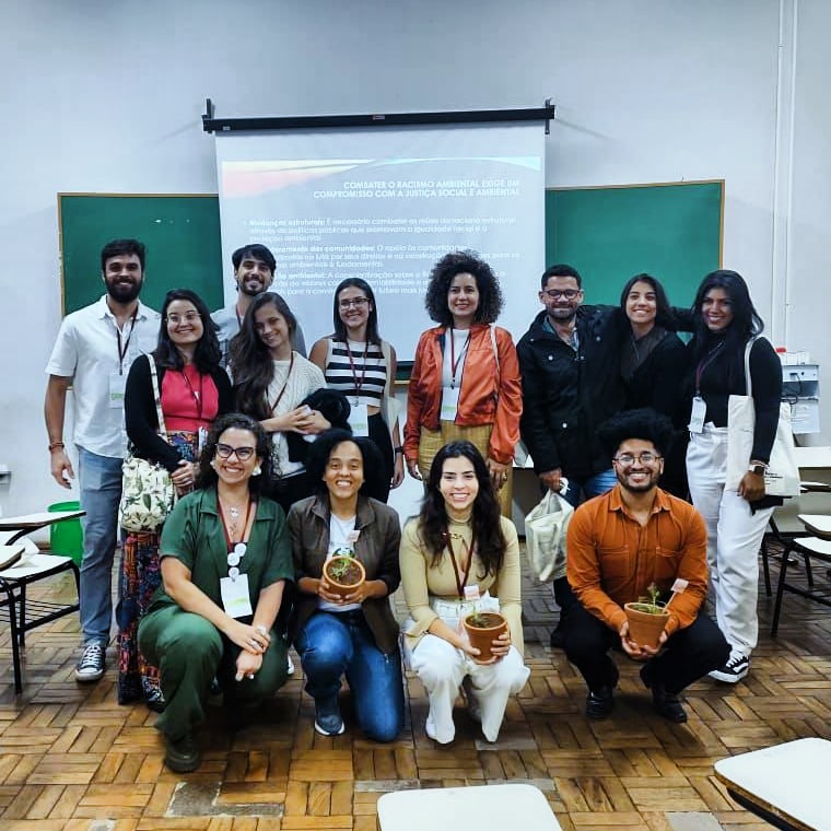 Palestra no - X Congresso Mineiro de Medicina de família e comunidade -Ideias para adiar o fim do mundo: Saúde plenária como movimento contra hegemônico